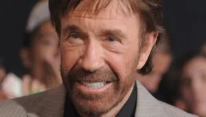 Πέθανε ο εμβληματικός ηθοποιός Τσακ Νόρις