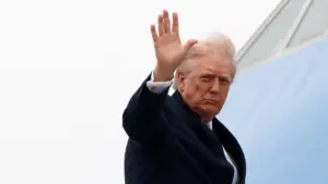 Ο Τραμπ αναβάλει τις επιθέσεις σε ενεργειακές υποδομές του Ιράν για 5 μέρες