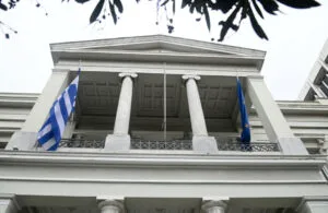 ΥΠΕΞ: Παρακολουθούμε στενά και με ανησυχία τις εξελίξεις στο Ιράν και την περιοχή της Μέσης Ανατολής