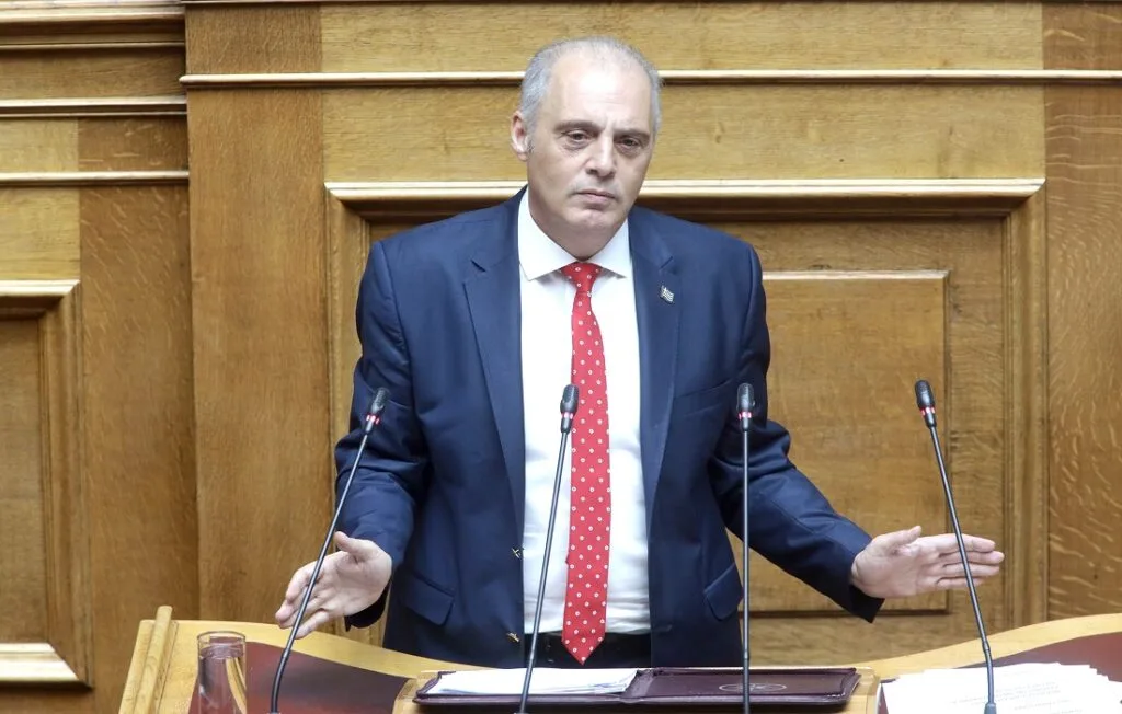 Βελόπουλος: «Η κυβέρνηση δίνει ασπιρίνες για τη γάγγραινα»