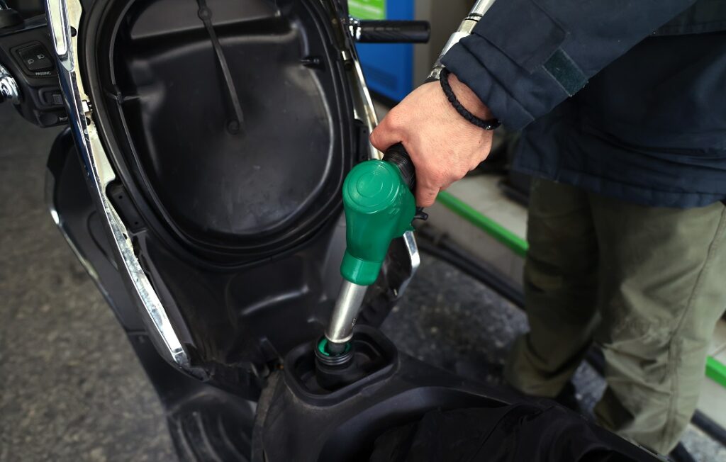 Φόβοι για εκτίναξη της βενζίνης στα 2 ευρώ