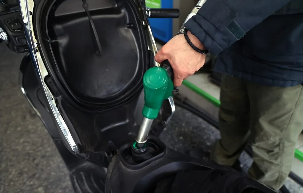 Φόβοι για εκτίναξη της βενζίνης στα 2 ευρώ