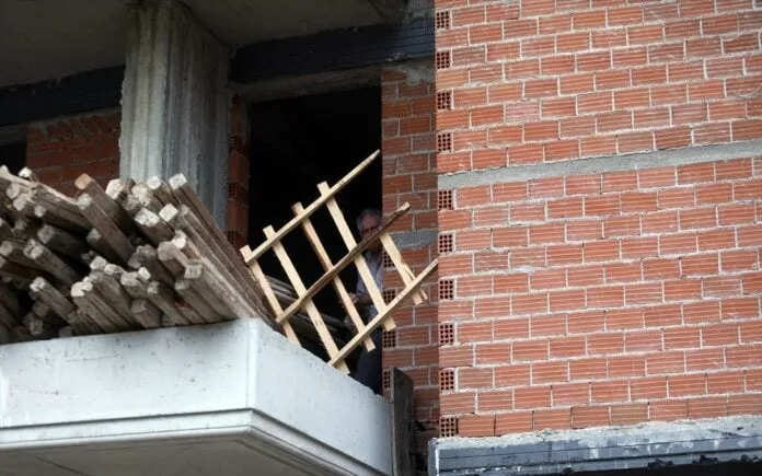 Σοκ στην οικοδομή: Εκρηξη τιμών έως 30% – «Καίει» την αγορά η κρίση στη Μέση Ανατολή