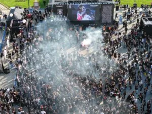 ΠΑΟΚ: «Κάηκε» η Πλατεία Αριστοτέλους στις 19:26 (Vid+Photos)