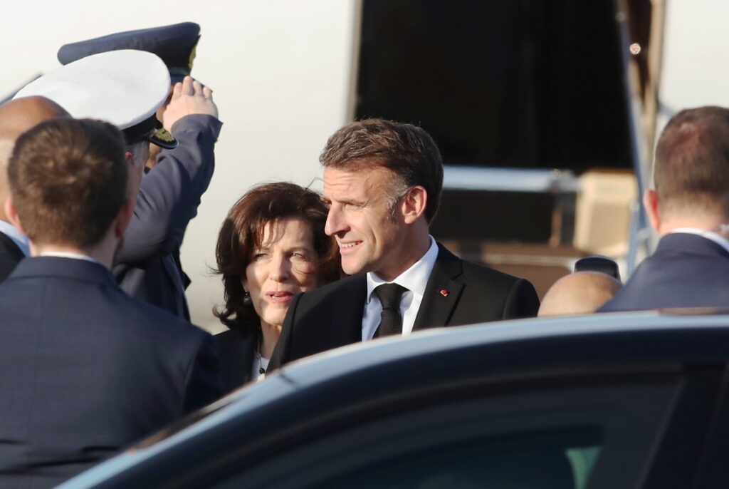 Έφτασε στην Αθήνα ο Εμμάνουελ Μακρόν