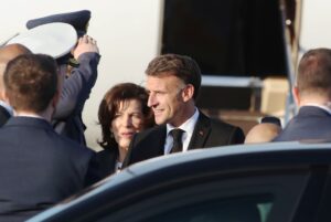 Έφτασε στην Αθήνα ο Εμμάνουελ Μακρόν