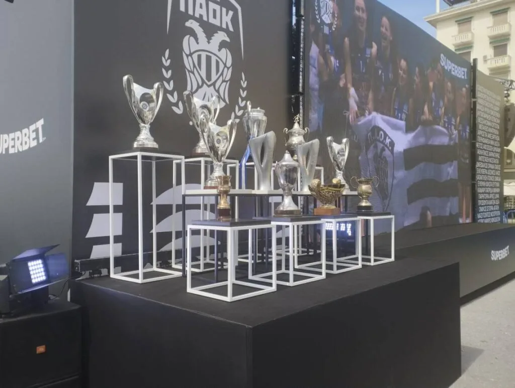 Τα τρόπαια του ΠΑΟΚ στην Πλατεία Αριστοτέλους(Photos)