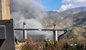 Γέφυρα σε αυτοκινητόδρομο του Ιράν επλήγη από αεροπορική επίθεση