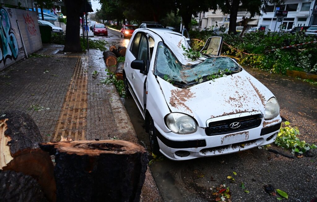 Κακοκαιρία «Erminio»: Τραγωδία με έναν νεκρό στη Νέα Μάκρη
