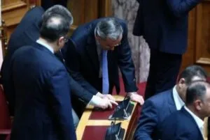 O Aντώνης Σαμαράς ανακάλυψε ότι τον… παρακολουθούσαν