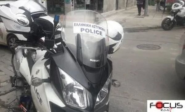 Συνελήφθησαν μετά από καταδίωξη δύο άτομα που χτύπησαν 69χρονο για να του αρπάξουν την αλυσίδα από το λαιμό
