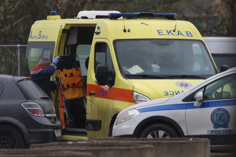 Θεσσαλονίκη: Ένας νεκρός κι ένας τραυματίας σε μετωπική σύγκρουση δύο αυτοκινήτων