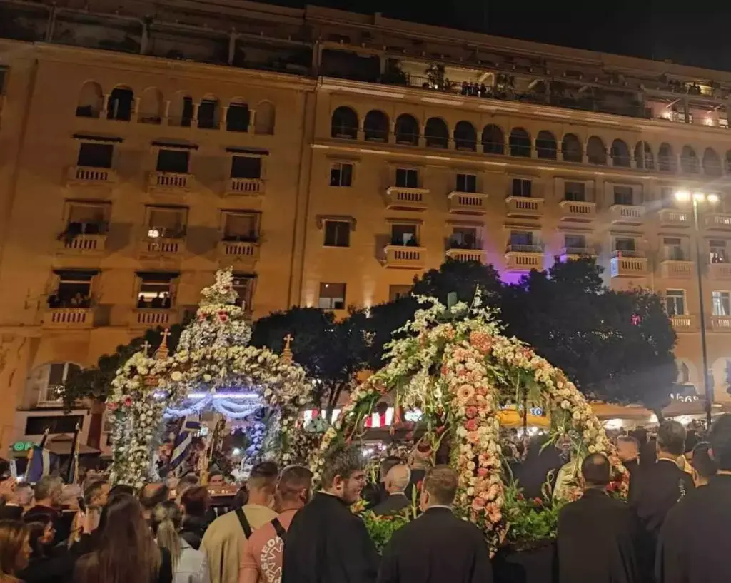 Θεσσαλονίκη: Πέντε Επιτάφιοι συναντώνται το βράδυ της Μεγάλης Παρασκευής στην πλατεία Αριστοτέλους