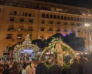 Θεσσαλονίκη: Πέντε Επιτάφιοι συναντώνται το βράδυ της Μεγάλης Παρασκευής στην πλατεία Αριστοτέλους