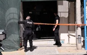 «Κεραμεικός: 89χρονος ένοπλος εισέβαλε στον ΕΦΚΑ και τραυμάτισε υπάλληλο»