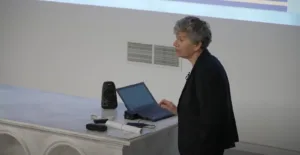 Η Γαλλίδα βιολόγος Helen Banoun στον Focus FM κατακεραυνώνει τα «γονιδιακά σκευάσματα»