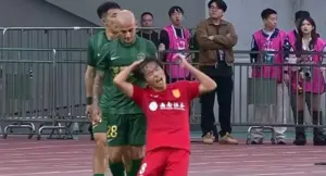 Πρώην παίκτης του ΠΑΟΚ τράβηξε αντίπαλο από τα μαλλιά και έρχεται «καμπάνα»