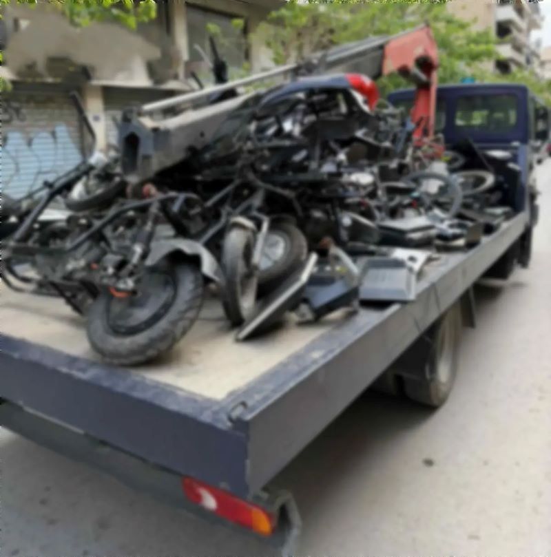 Αλλοδαποί αποθήκευαν σε διαμέρισμα και «διέλυαν» κλεμμένα δίκυκλα για να πουλήσουν τα ανταλλακτικά