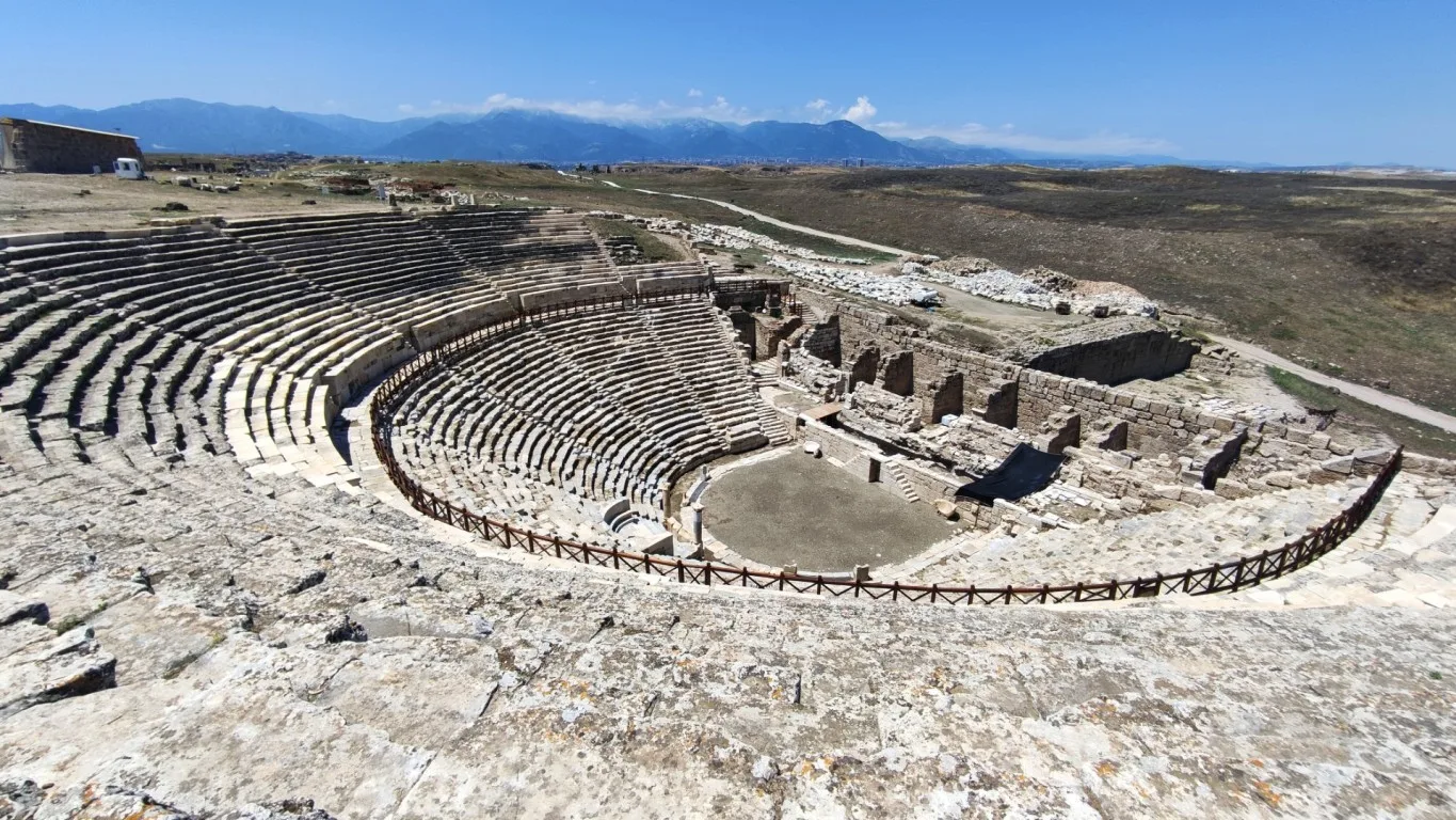 Ανακαλύφθηκε άγαλμα της "θεάς Αθηνάς" ύψους 2 μέτρων στη Λαοδικεία στην Τουρκία