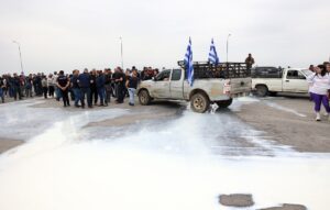 «Δεν μπορεί η Λέσβος να καταντήσει νεκροταφείο προβάτων» – Στα κάγκελα οι κτηνοτρόφοι που ζητούν άμεσα εμβολιασμό