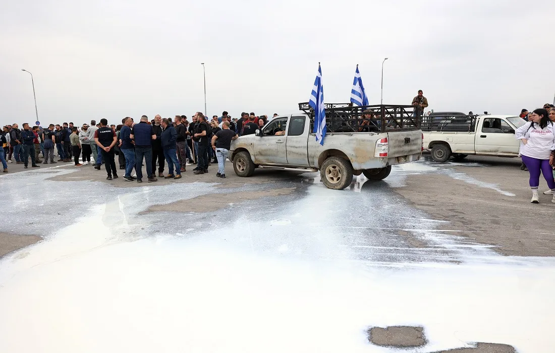 «Δεν μπορεί η Λέσβος να καταντήσει νεκροταφείο προβάτων» - Στα κάγκελα οι κτηνοτρόφοι που ζητούν άμεσα εμβολιασμό