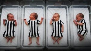 Ο ΠΑΟΚ χαρίζει το πρώτο ασπρόμαυρο φορμάκι στα μωρά του Απριλίου