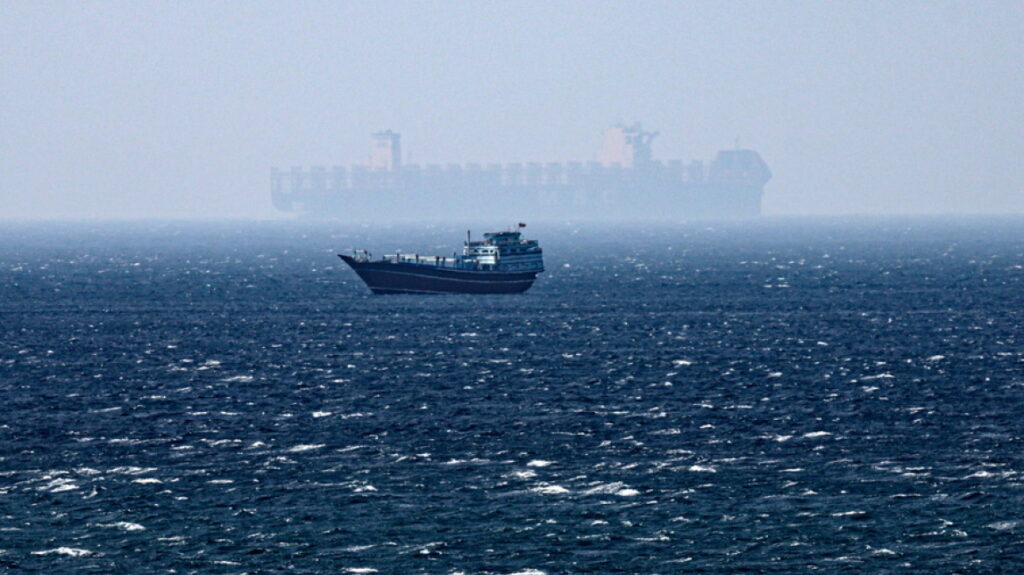 Παγκόσμια πίεση για το Στενό του Ορμούζ