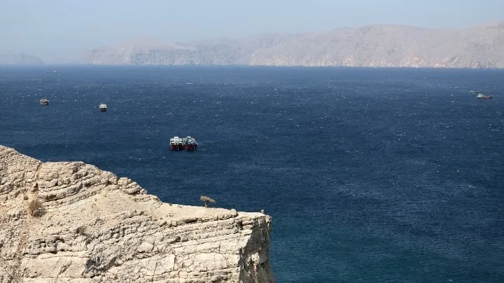 Το Ιράν ανακοίνωσε ότι έκλεισαν ξανά τα Στενά του Ορμούζ