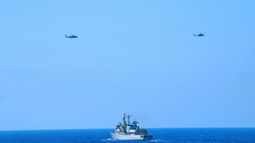 Δύο πύραυλοι χτύπησαν αμερικανικό πολεμικό πλοίο στο Ορμούζ