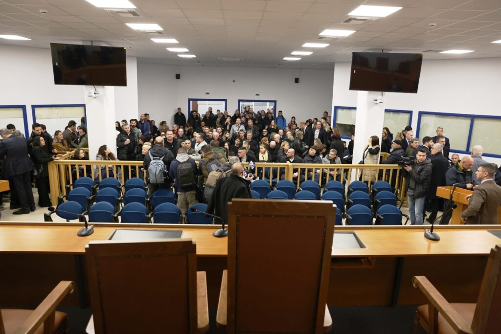 Αλλαγές στην αίθουσα διεξαγωγής της δίκης για τα Τέμπη