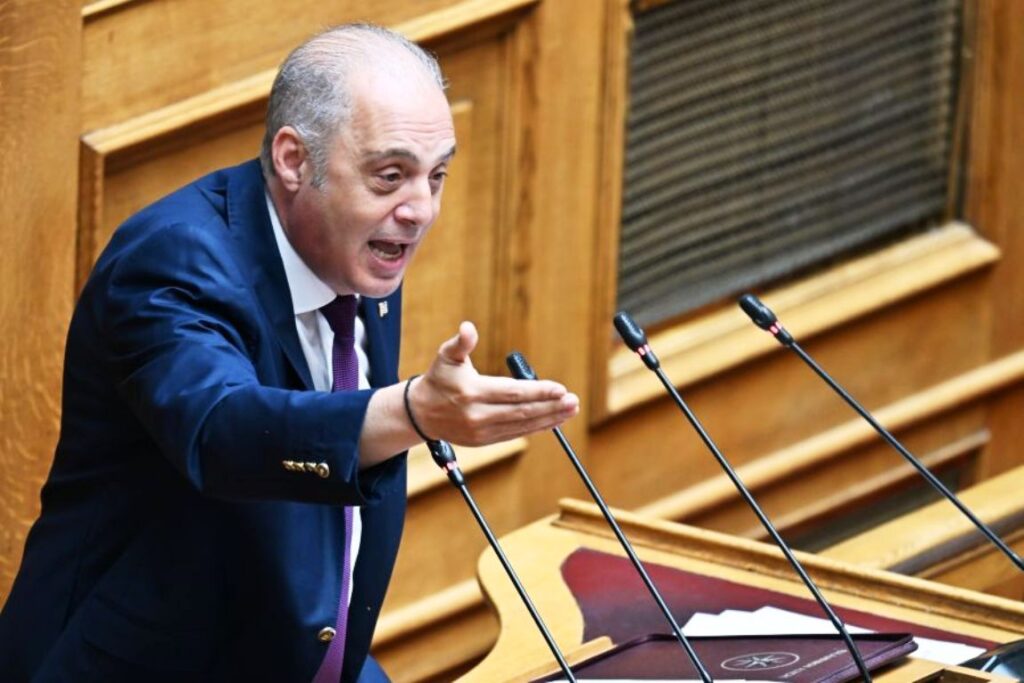 Κυριάκος Βελόπουλος: «Εμείς δεν είμαστε επαγγελματίες πολιτικοί. Μπήκαμε στην πολιτική για να λύσουμε τα προβλήματα των πολιτών, όχι για να λύσουν οι πολίτες τα δικά μας»