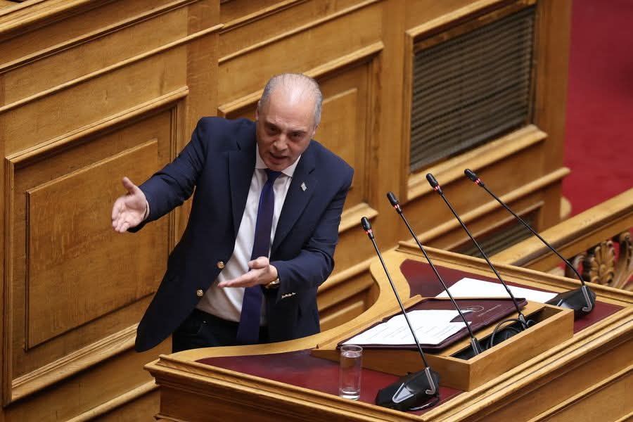Κυριάκος Βελόπουλος: «Ο πρωθυπουργός έχει το θράσος να ζητά “τρίτη θητεία”»