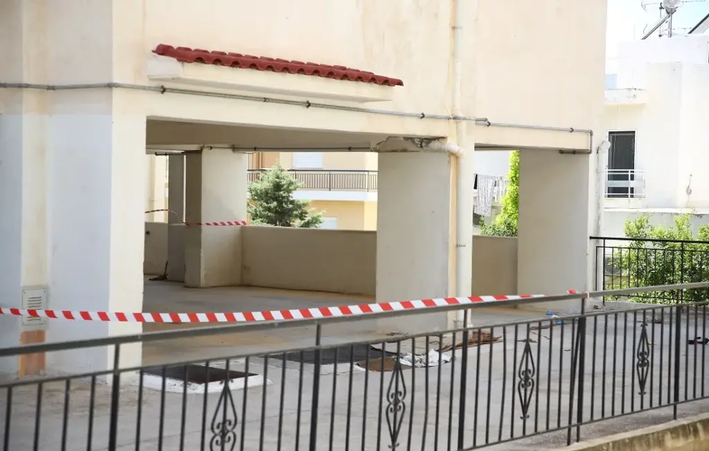 Τραγωδία στην Ηλιούπολη: Πέθανε και η δεύτερη 17χρονη που έπεσε στο κενό από την ταράτσα οικοδομής