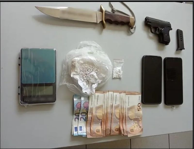 Λάρισα: «Χειροπέδες» σε δύο αλλοδαπούς για όπλα και ναρκωτικά