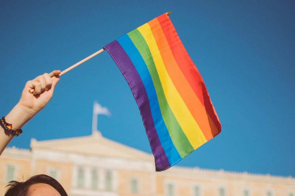 Δύο διαφορετικές γυναίκες μιλούν για τον εκφοβισμό από ΛΟΑΤΚΙ άτομα