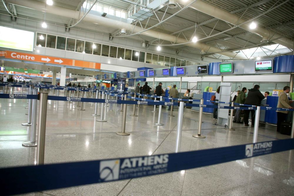 «Ελ. Βενιζέλος»: Αλλοδαπός επιχείρησε να περάσει χιλιάδες λαθραία καπνικά προϊόντα