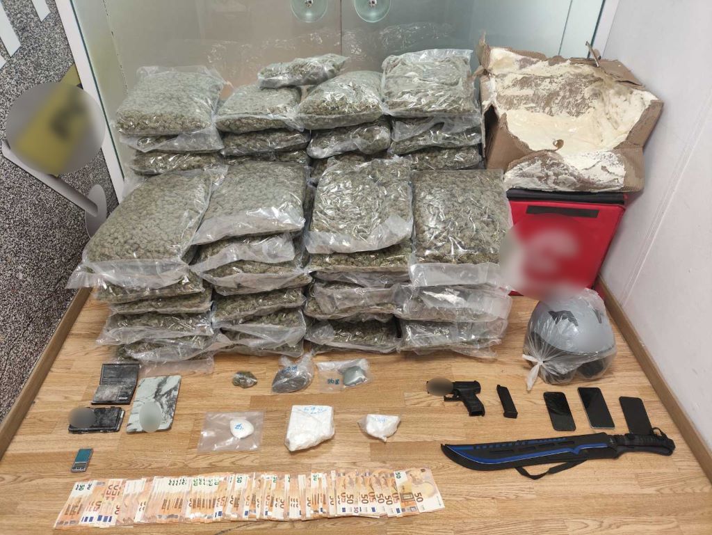 Συνελήφθη 25χρονος για διακίνηση κοκαΐνης και κάνναβης υδροπονικής καλλιέργειας (skunk)