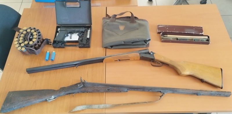 Συνελήφθη 20χρονος με παράνομα όπλα