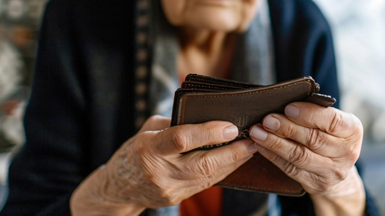 Αρτα: Εβαλε την ανήλικη κόρη του να φυλάει «τσίλιες» και έκλεψε από ηλικιωμένη