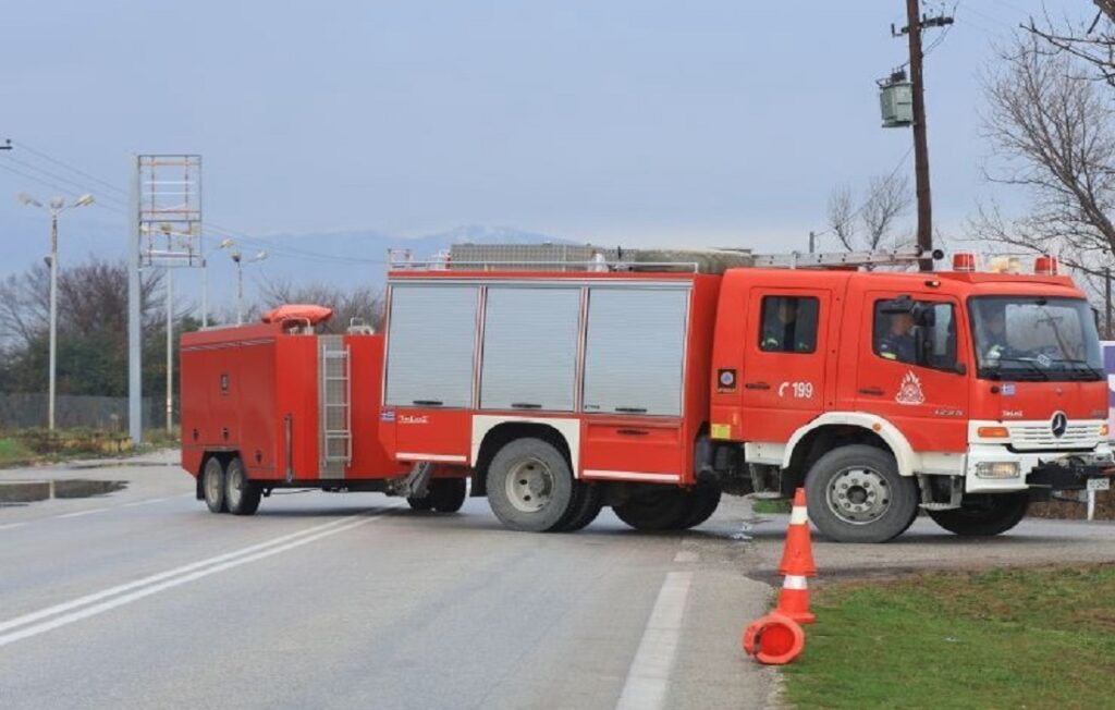 Θεσσαλονίκη: Σε εξέλιξη πυρκαγιά σε οικία στο Ασβεστοχώρι