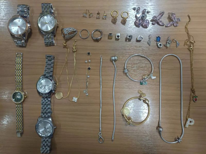 Συνελήφθησαν δύο αλλοδαπές για τηλεφωνικές απάτες – «Αρπαζαν» χρήματα και τιμαλφή