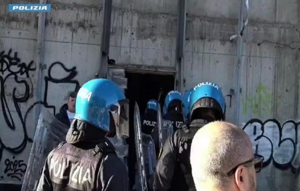 Φρίκη: Ομάδα παράνομων μεταναστών απήγαγε 32χρονη τουρίστρια και την βίαζε ομαδικά επί 72 ώρες