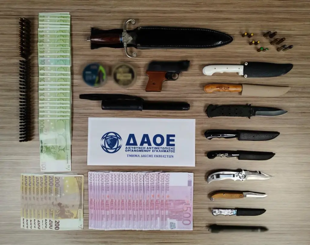 Σύλληψη 53χρονου για πλαστογραφία νομισμάτων και παράβαση της νομοθεσίας περί όπλων