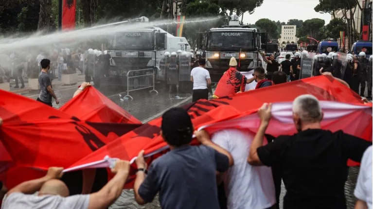 Ξεσηκωμός στην Αλβανία κατά της πολυτελούς επένδυσης Κούσνερ – Ιβάνκα