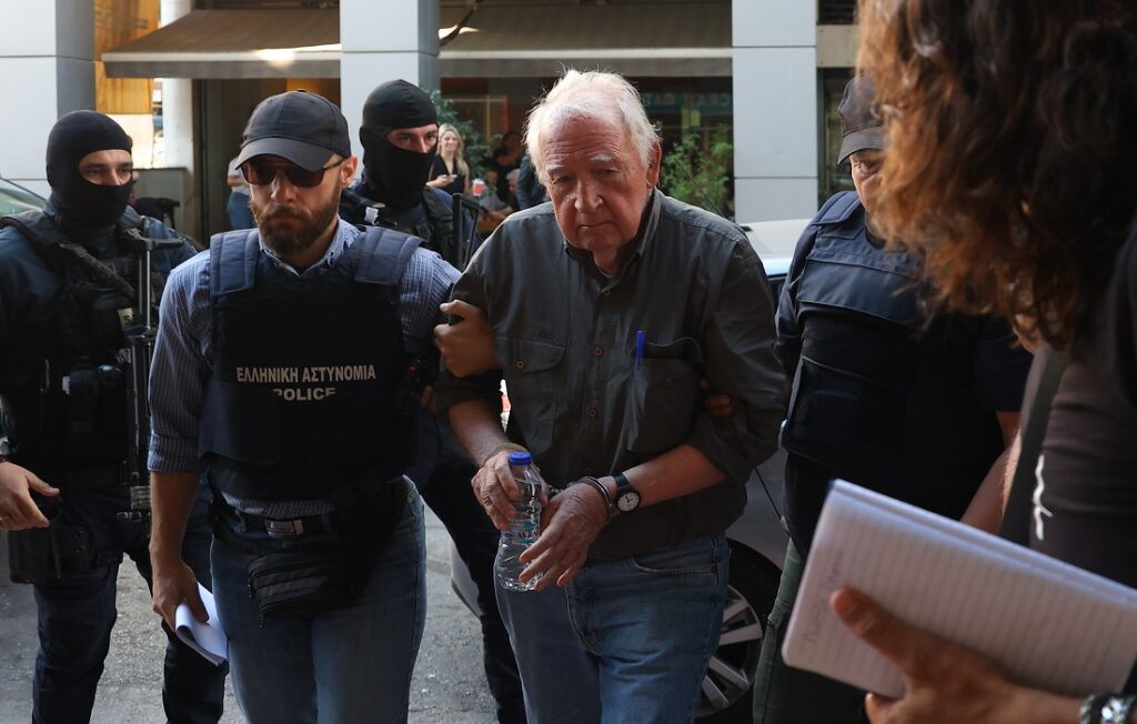 Γιωτόπουλος: Με χειροπέδες πίσω στον Κορυδαλλό