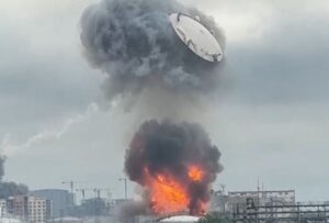 Η Ρωσία απειλεί με σκληρό χτύπημα στην Ουκρανία μετά την επίθεση σε διυλιστήριο στη Μόσχα