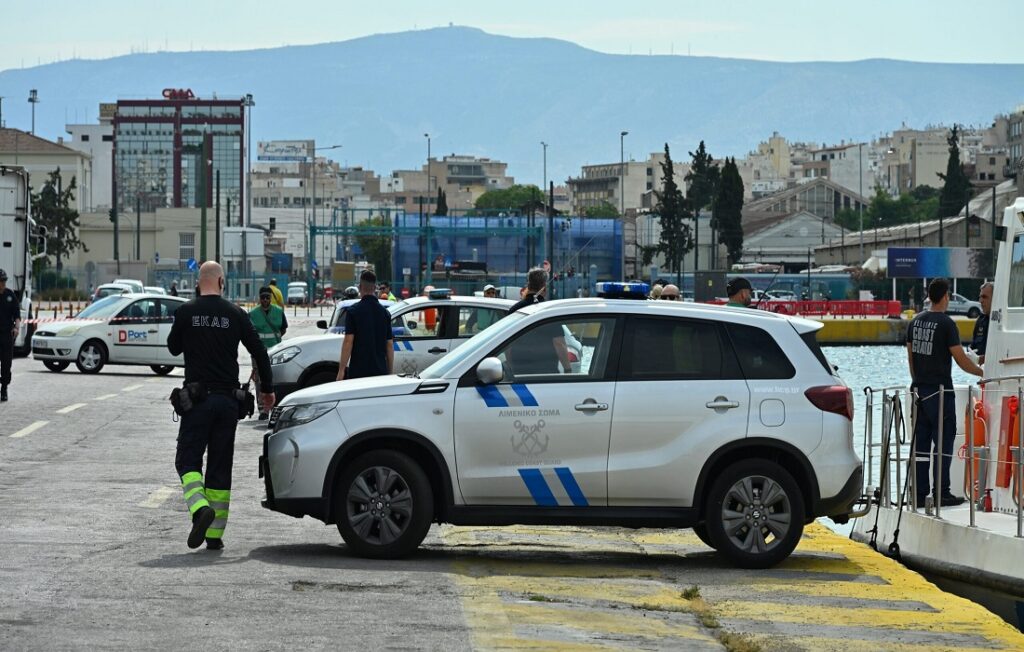 Τραγωδία στον Πειραιά: Νεκρός ο οδηγός ταξί που έπεσε στη θάλασσα