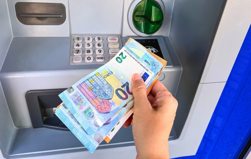 Σε δύο φάσεις η πληρωμή του έκτακτου επιδόματος παιδιού των 150 ευρώ