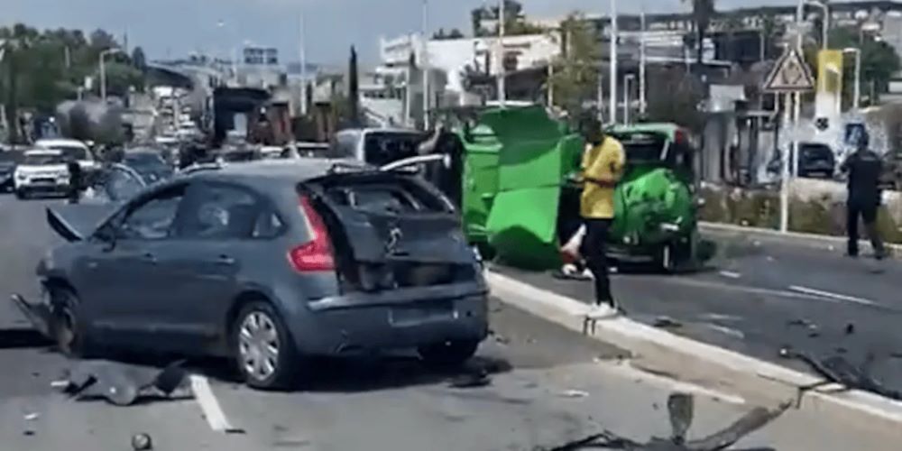 Γαλλία: Νταλίκα παρέσυρε 23 οχήματα – Δεκάδες τραυματίες