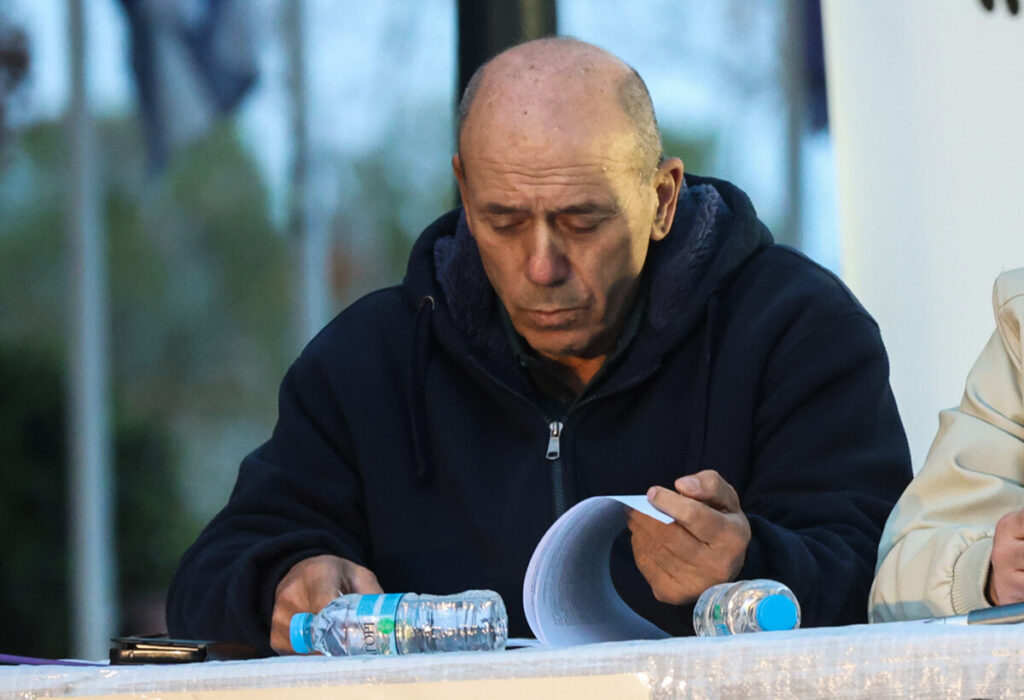 Ηχηρή αποχώρηση Κοκοτσάκη με αιχμές από το κόμμα Καρυστιανού